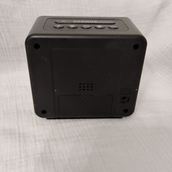 Alarm Clock Capello CA-10 Toc Charge Compact Digital Alarm Clock with USB Port - Picture 3 of 8